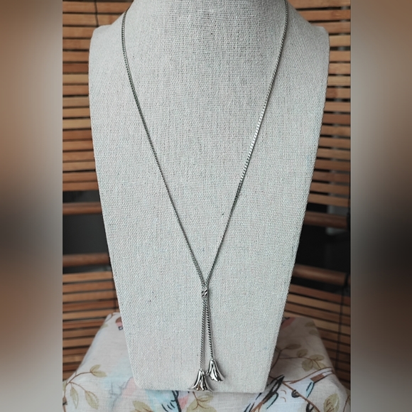 Highly Polished Silver and Gold Tone Dual Calla Lily Signed Avon Necklace EUC - Picture 2 of 10